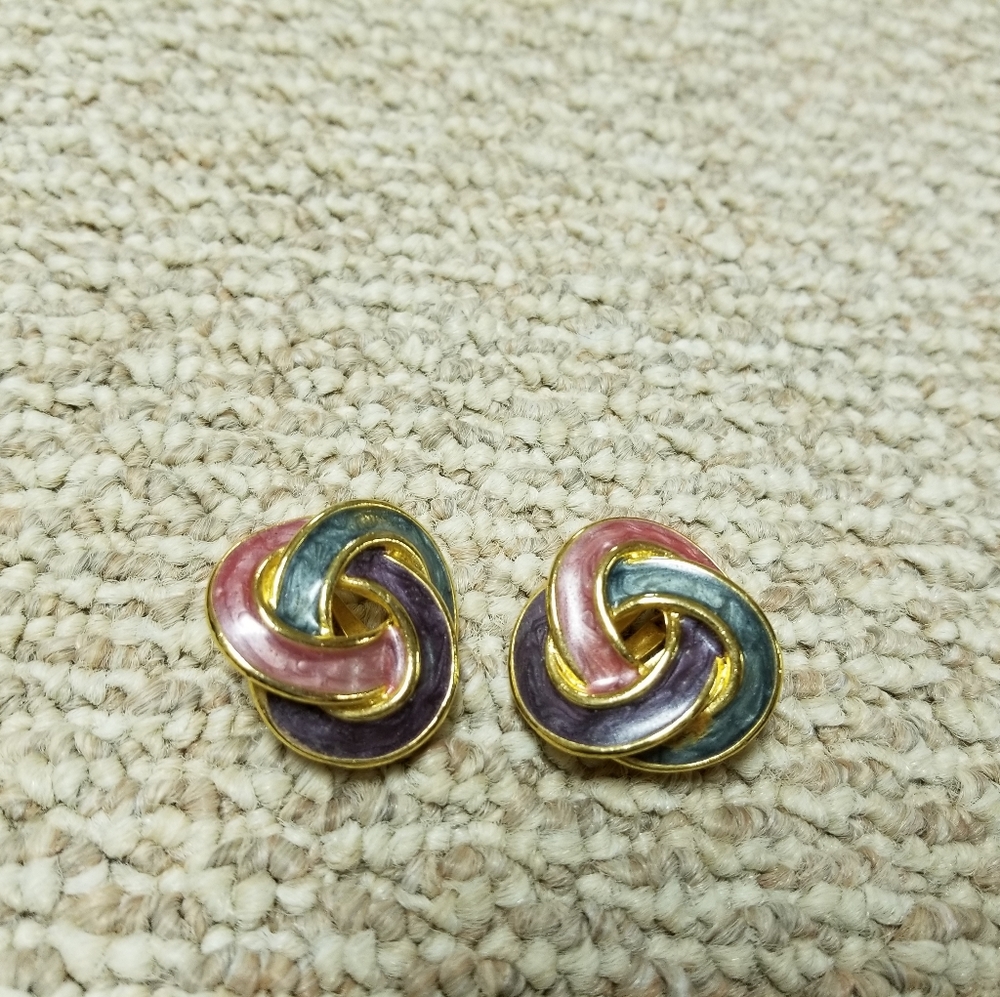 Earring - Picture 3 of 8